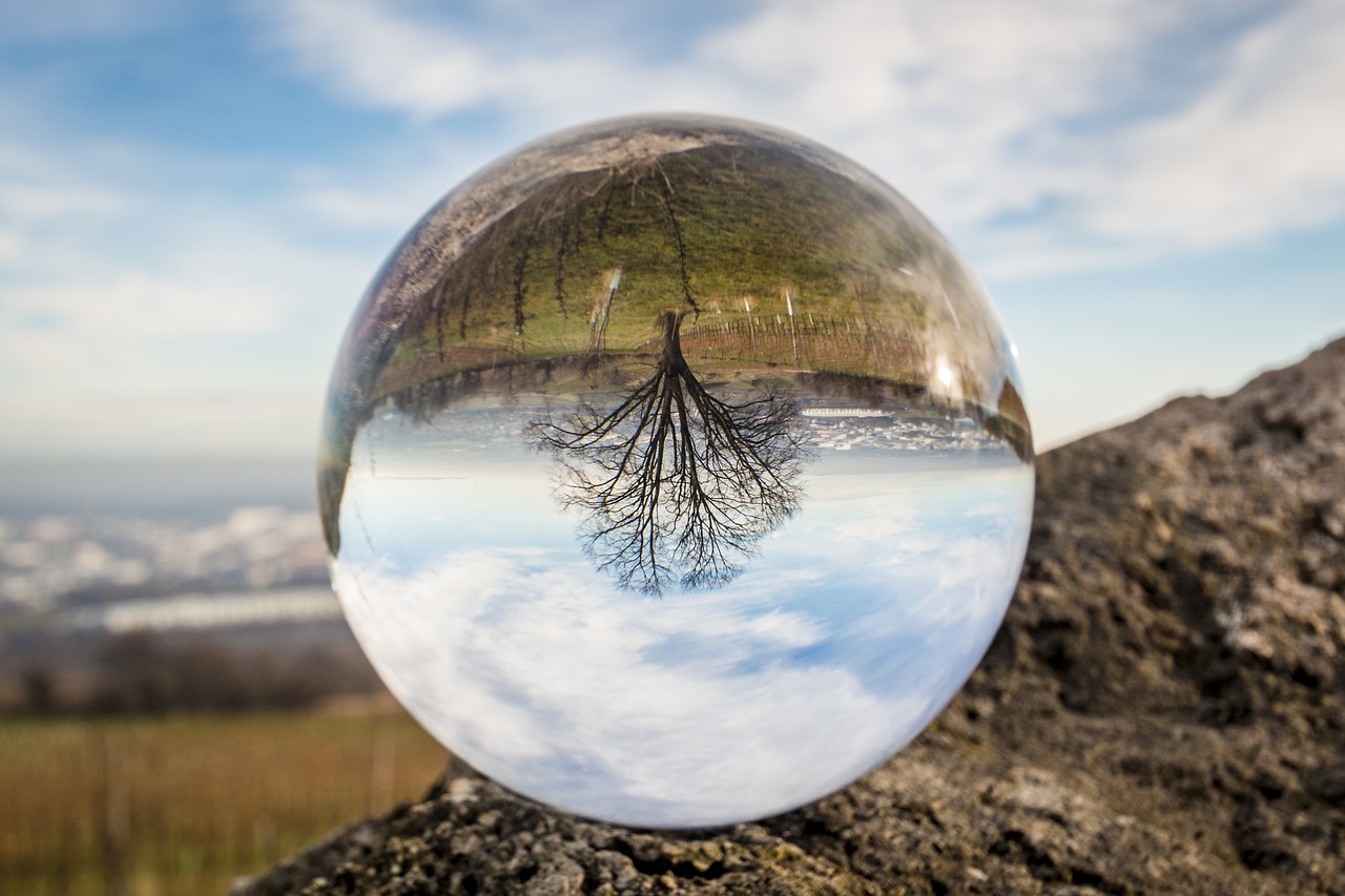 glass-ball-1547291_1280